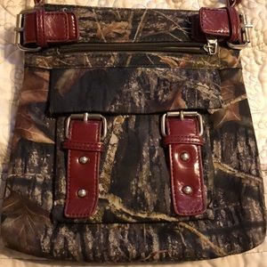 Cross shoulder purse. Camouflage.